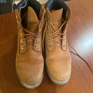 TIMBERLAND! Beige boots (size 7)